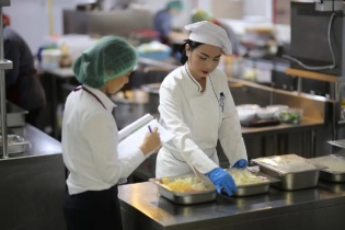 Bộ Y tế yêu cầu tăng cường giám sát toàn diện tại bếp ăn tập thể Bộ Y tế yêu cầu tăng cường giám sát toàn diện tại bếp ăn tập thể