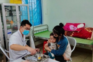 Giữ vững thành quả tiêm chủng nhờ mạng lưới trạm y tế xã