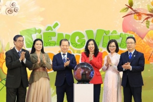 Nỗ lực bền bỉ gìn giữ tiếng Việt nơi xứ người của Nhà Xuất bản giáo dục Việt Nam