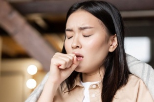 Đau ngực kéo dài, khi đi khám phát hiện mắc ung thư phổi