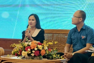 Đối thoại giữa sinh viên và chuyên gia về thuốc lá điện tử và thuốc lá nung nóng