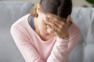 Tin mới y tế ngày 8/10: Cô gái 26 tuổi bị đột quỵ sau cơn đau đầu