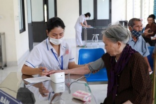 Khám bệnh tại xã, phát hiện bệnh nặng kịp thời