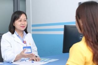 Nam thanh niên 23 tuổi méo miệng vì tắm đêm bằng nước lạnh rồi nằm điều hòa