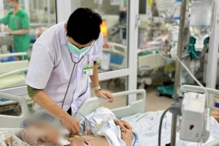 Tin mới y tế ngày 6/11: Không nên tự ý dùng thuốc khi viêm phổi mùa lạnh