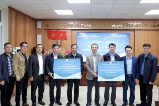 Nhà xuất bản Giáo dục Việt Nam chung tay hỗ trợ trường học Bắc Ninh sau lũ