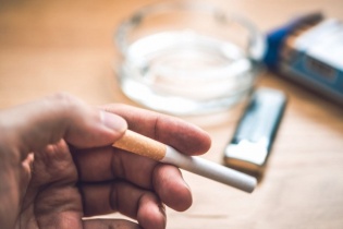 Thói quen hút thuốc 30 năm khiến người đàn ông 62 tuổi suýt chết vì nhồi máu cơ tim