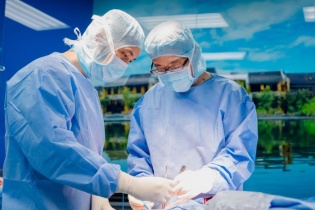 Hợp tác với Nhật Bản: Nâng tầm kỹ thuật thay khớp gối không cắt gân cơ