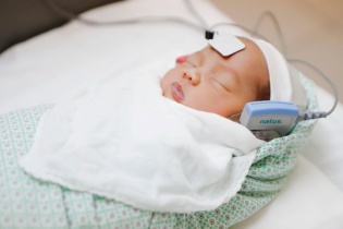 Giải pháp chủ động bảo vệ trẻ sơ sinh trước gánh nặng virus hợp bào hô hấp