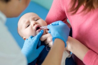 Thủ tướng chỉ đạo tăng cường tiêm vắc-xin, chủ động phòng, chống bệnh bại liệt