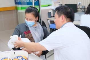 Tin mới y tế ngày 6/1: Chăm sóc y tế chuyên sâu giúp song thai hiếm gặp an toàn chào đời