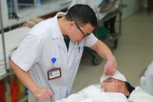 Chấn thương mắt nghiêm trọng do pháo nổ dịp Tết