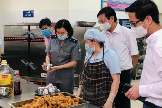 Bộ Y tế chỉ đạo khẩn siết an toàn thực phẩm tại trường học, khu công nghiệp