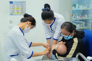 Gần một nửa ca mắc não mô cầu là trẻ dưới 15 tuổi