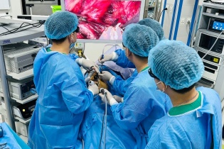 Tin mới y tế ngày 6/5: Phẫu thuật nội soi 3D cứu hai ca ung thư thực quản phức tạp