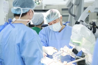 Tin mới y tế ngày 31/5: Làm chủ robot định vị cột sống, thêm cơ hội cho người bệnh mắc bệnh lý cột sống