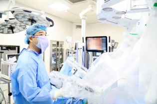 Tin mới y tế ngày 17/6: Phẫu thuật robot cứu bệnh nhân ung thư thực quản sau hóa xạ trị