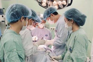 Tin mới y tế ngày 17/7: Trì hoãn điều trị, khối u tuyến mang tai phát triển gây biến dạng gương mặt
