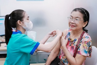 Đau đầu, ù tai, người phụ nữ suýt liệt mặt vì virus Zona