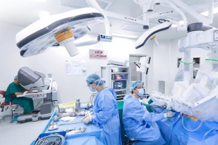 Tin mới y tế ngày 29/7: Lần đầu tiên tại Việt Nam phẫu thuật robot một cổng điều trị ung thư