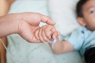 Gánh nặng ung thư và cơ hội phòng ngừa sớm với một số bệnh nhờ vắc-xin