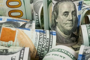 Hàng loạt doanh nghiệp niêm yết vay nợ chịu áp lực khi USD tiếp tục mạnh lên