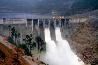 Thủy điện Hủ Na chào sàn HoSE khi kinh doanh lao dốc và phụ thuộc một dự án