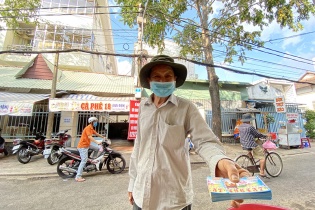 Bình Dương hỗ trợ người bán vé số 60.000 đồng/người/ngày
