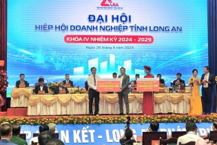 Tập đoàn Năm Sao trao 2 tỷ đồng hỗ trợ an sinh trên địa bàn tỉnh Long An
