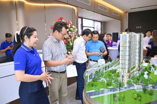 Sự bất thường trong việc bán nhà giá rẻ của Phú Đông Group