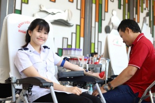 Ngày Chủ nhật Đỏ 2025 tiếp nhận 300 đơn vị máu từ người dân hiến tặng