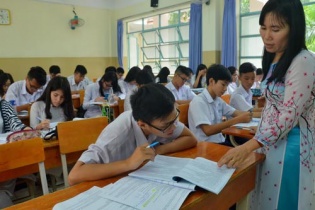 Quảng Ngãi: Đề nghị Kho bạc trả lương để giữ giáo viên hợp đồng