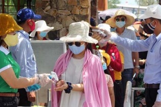 Du lịch nghỉ lễ tại Miền Trung: Nơi vắng vẻ, chốn đông vui