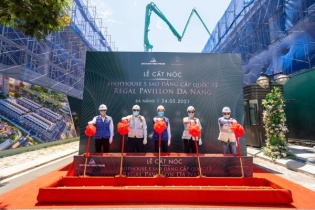Đất Xanh Miền Trung: Cất nóc shophouse 5 sao Regal Pavillon 