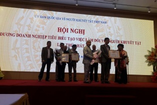 Biểu dương hơn 100 doanh nghiệp, tổ chức sử dụng lao động là người khuyết tật  