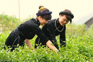 Phụ nữ dân tộc thiểu số tiếp cận công nghệ để kinh doanh thoát nghèo 