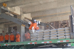 Xuất khẩu xi măng, clinker đạt hơn 410 triệu USD sau 7 tháng