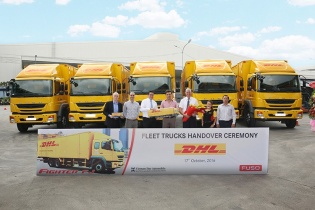 FUSO bàn giao lô 18 xe tải nặng Fighter FJ 24 tấn cho DHL Supply Chain