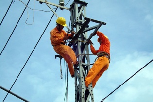 8 tháng, EVN hoàn thành 145 công trình lưới điện truyền tải 