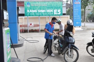 Doanh nghiệp xăng dầu "ra quân" bán xăng E5 trước hạn 