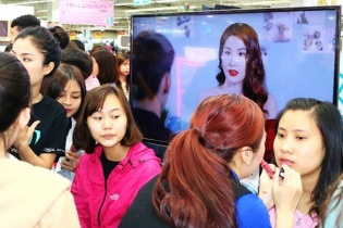 Khai trương Cửa hàng bán sản phẩm chăm sóc sắc đẹp Hello Beauty tại Big C Thăng Long
