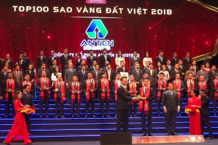  An Tiến nhận giải thưởng Sao Vàng đất Việt 