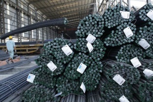 Nhập khẩu máy móc thiết bị, nguyên liệu vải từ Trung Quốc tăng tốc