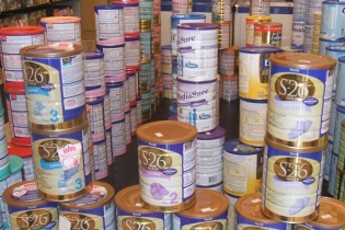 Giá sữa nhập khẩu: Doanh nghiệp ngoại muốn giảm, Bộ Tài chính nói chưa