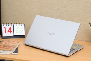 Thị trường máy tính xách tay tăng trưởng trở lại