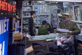 85 cửa hàng kinh doanh khẩu trang bị lĩnh phạt gần 89 triệu đồng vì tăng giá bán