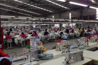 Dệt may châu Á điêu đứng vì xuất khẩu sụt giảm, thiếu việc làm