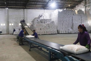 Xem xét miễn trừ biện pháp phòng vệ với một số sản phẩm đường mía nhập khẩu