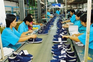 Xuất khẩu xơ sợi, giày dép quý I/2021 hồi phục mạnh