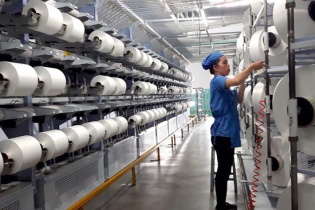 Nhập nguyên liệu vải, xơ sợi gia tăng phục vụ đơn hàng xuất khẩu đã ký